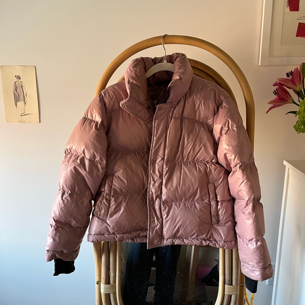 Aritzia TNA super puff shorty.